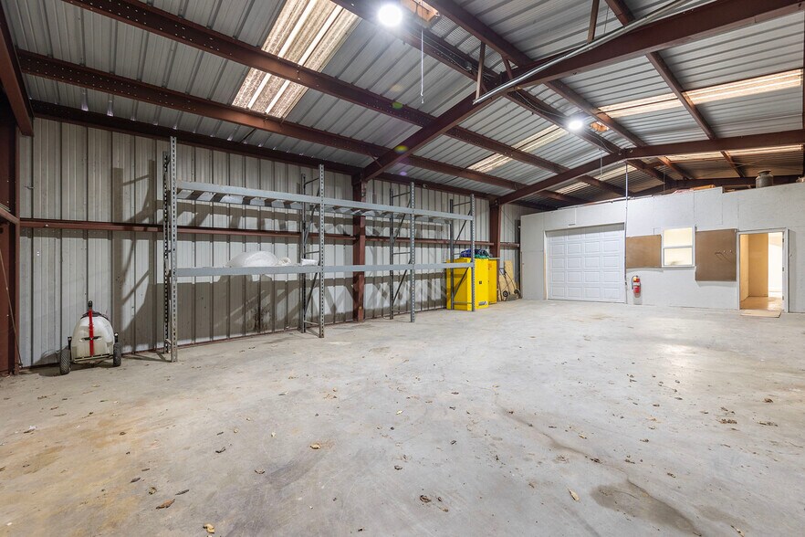 More Photos Of 12 A Cattlemans Ln, Berryville Warehouse For Lease