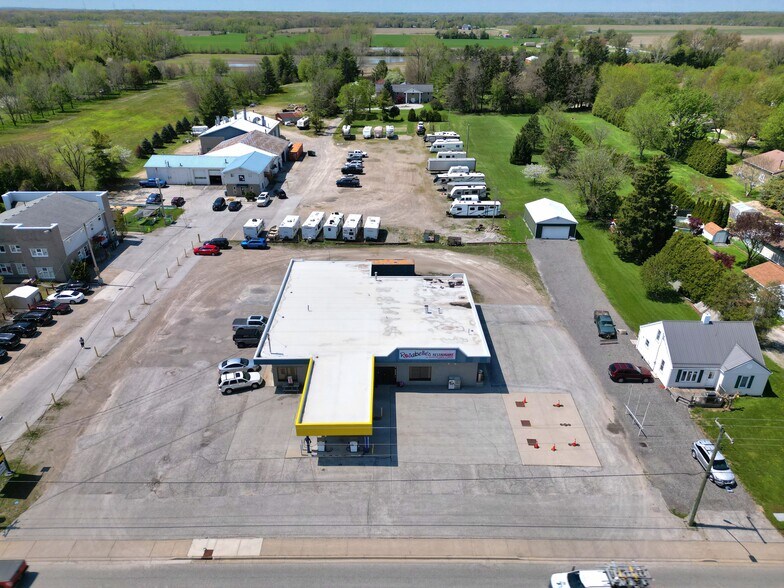 More Photos Of 1727 Division Rd N, Kingsville Restaurant For Sale