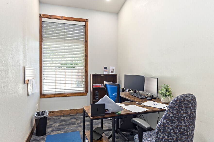 More Photos Of 873 NE 7th St, Grants Pass Medical For Lease