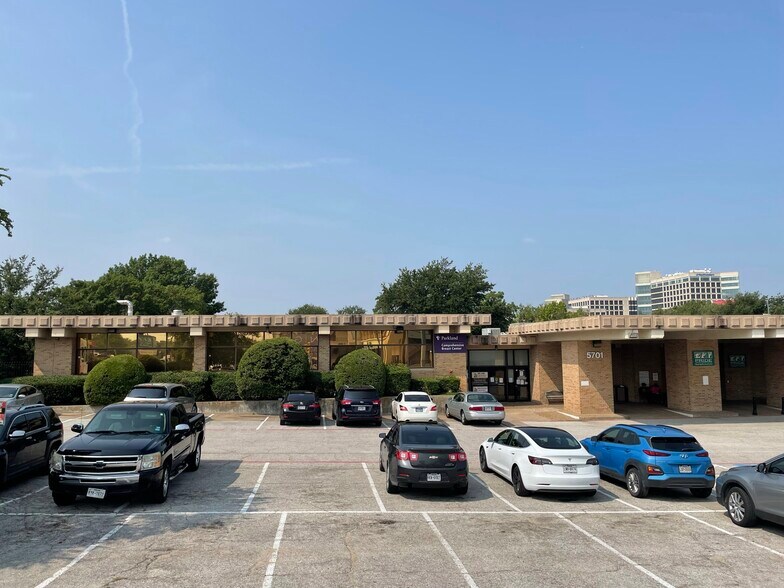 More Photos Of 5701 Maple Ave, Dallas Medical For Lease