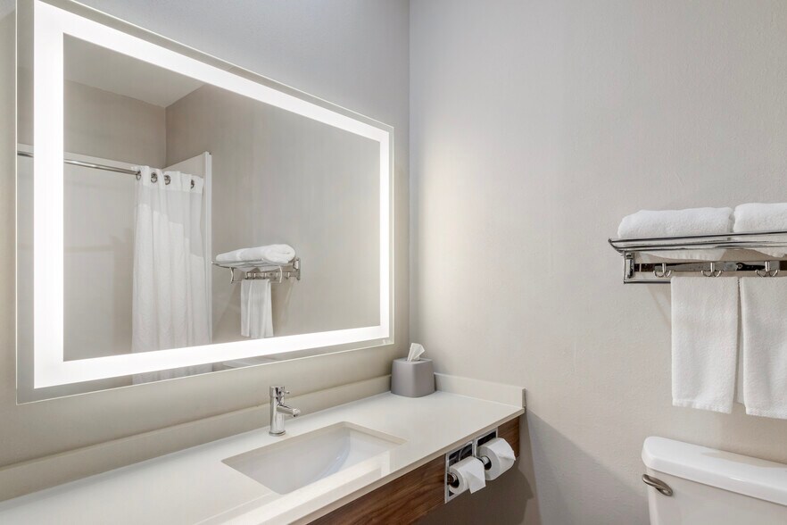 More Photos Of 2965 E Main St, Alice Hotel For Sale