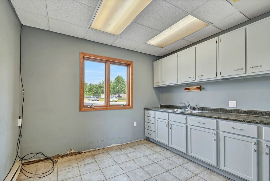 More Photos Of 615 County Road R, Denmark Auto Repair For Sale