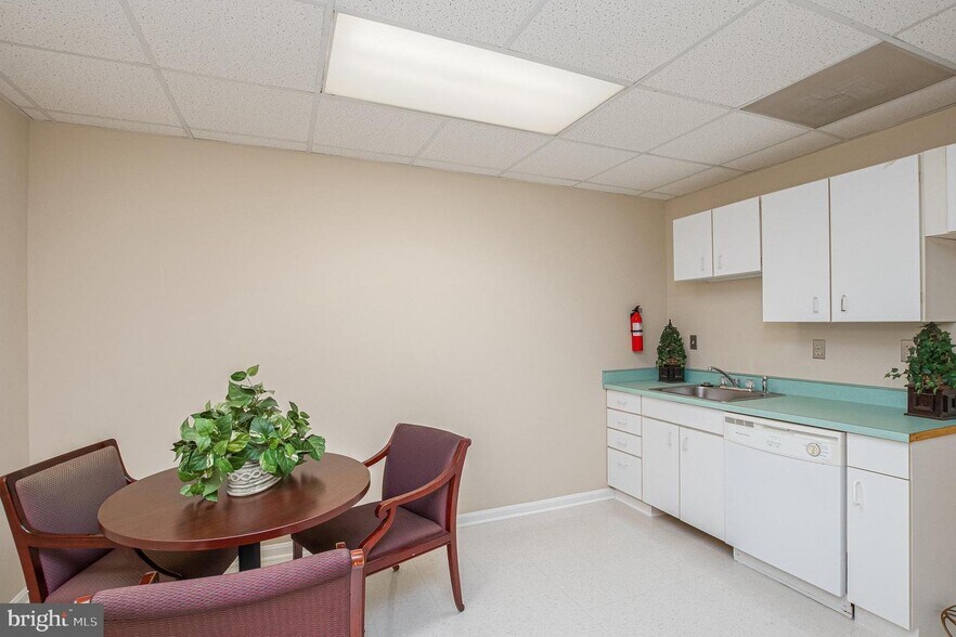 More Photos Of 9615 Champion Ct, Manassas Medical For Lease