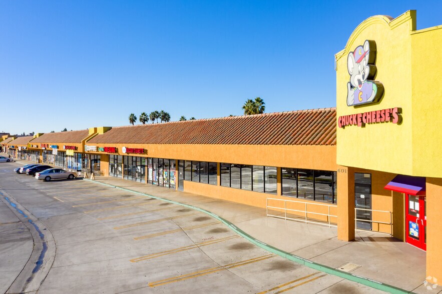 More Photos Of 543 N Azusa Ave, Covina Unknown For Lease