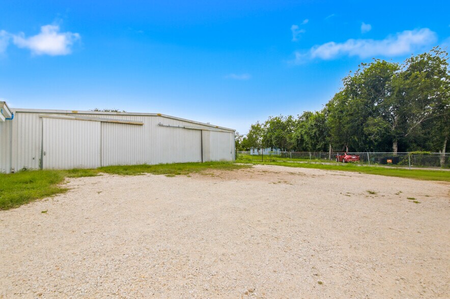 More Photos Of 4107 Port Lavaca Dr, Victoria Showroom For Sale