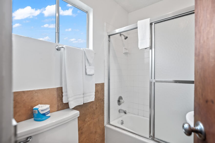 More Photos Of 2465 El Camino Real, Santa Clara Hotel For Sale