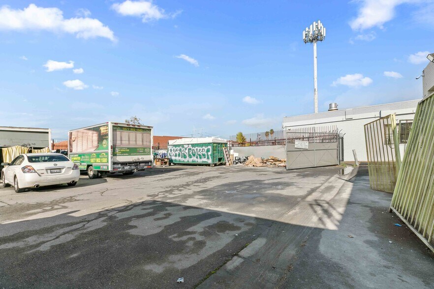 More Photos Of 8115 Lankershim Blvd, North Hollywood Warehouse For Lease