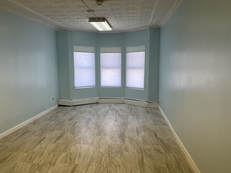 More Photos Of 440 W Merrick Rd, Valley Stream General Retail For Sale