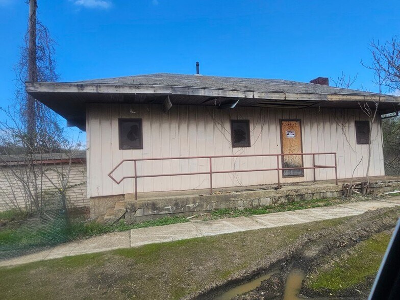 More Photos Of 1015 30th St, Ashtabula Distribution For Sale