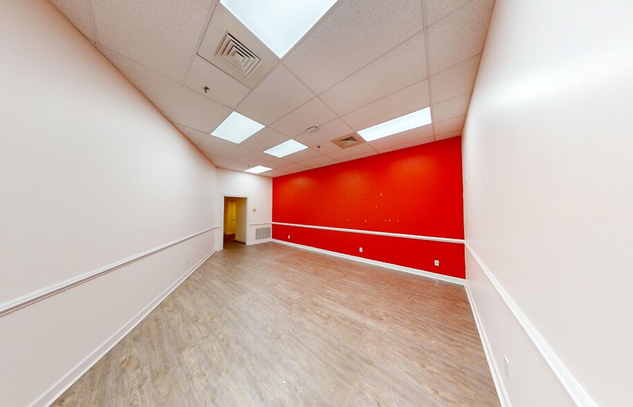 More Photos Of 312 S Jefferson St, Roanoke Storefront Retail Office For Lease