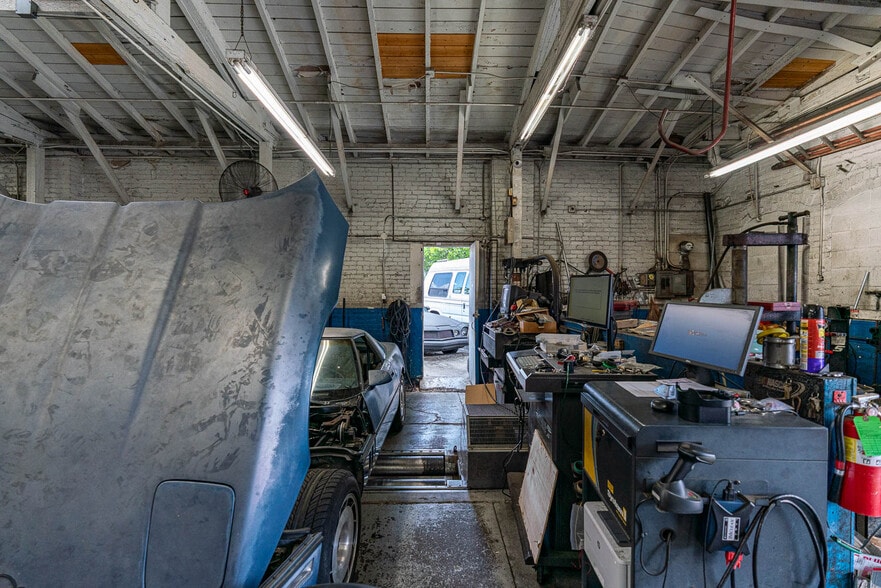 More Photos Of 242 W Commonwealth Ave, Fullerton Auto Repair For Sale