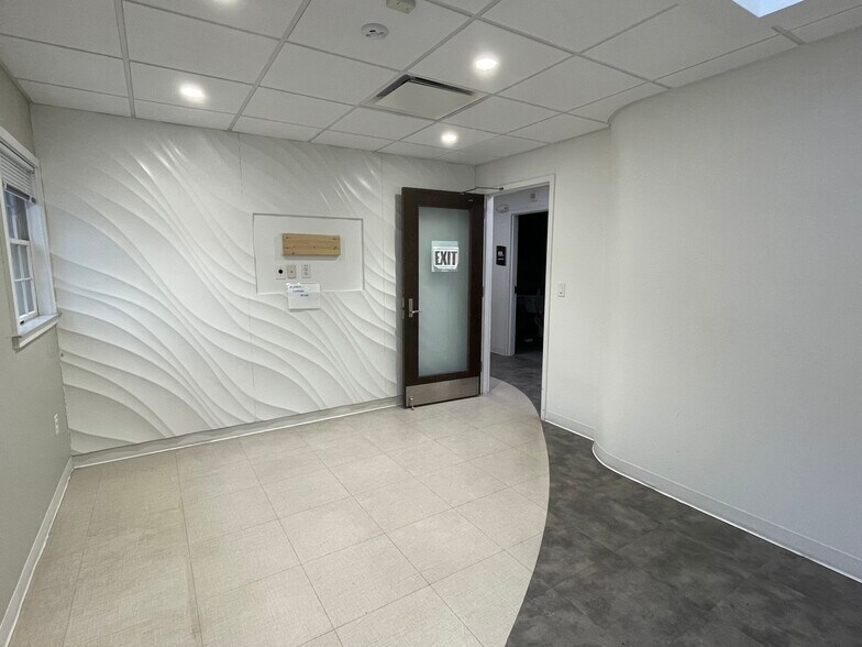 More Photos Of 11325 Pembrooke Sq, Waldorf Medical For Sale