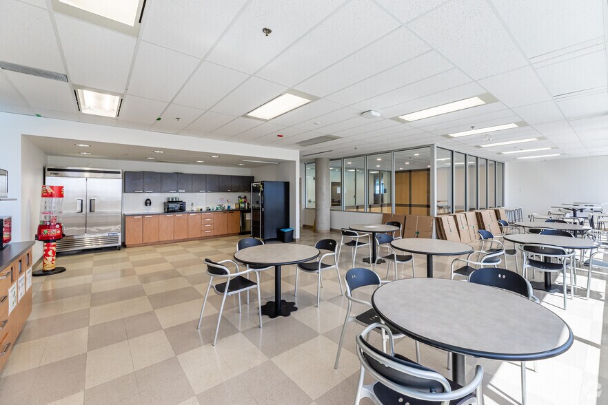 More Photos Of 770 Palladium Dr, Ottawa Office For Lease