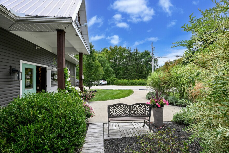 More Photos Of 4434 Wadsworth Rd, Norton Freestanding For Sale