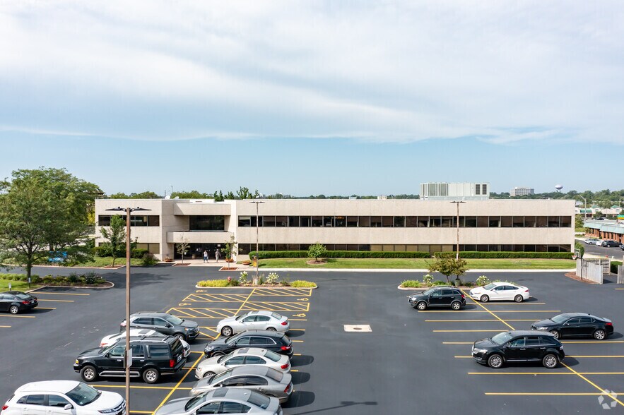 More Photos Of 3051 Oak Grove Rd, Downers Grove Loft Creative Space For Lease