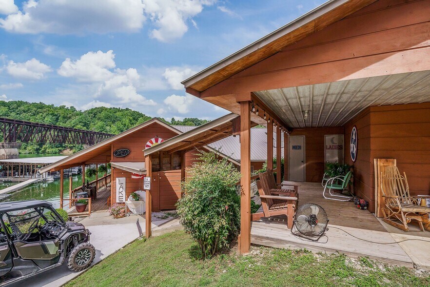 More Photos Of 1967 Rock Island Rd, Rock Island Marina For Sale