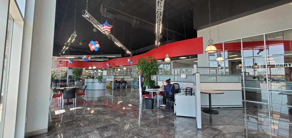 More Photos Of 4221 East Fwy, Baytown Auto Dealership For Sale