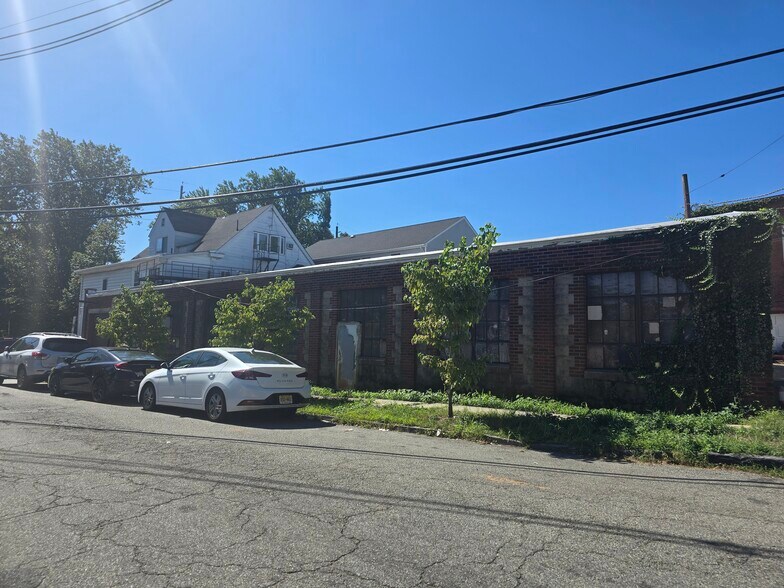 More Photos Of 224 Glenwood Ave, Bloomfield Warehouse For Lease