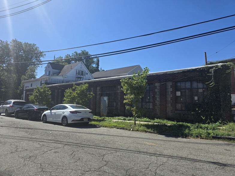 More Photos Of 224 Glenwood Ave, Bloomfield Warehouse For Lease