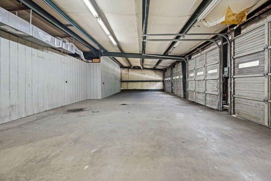 More Photos Of 504 S Harper Rd, Corinth Showroom For Sale