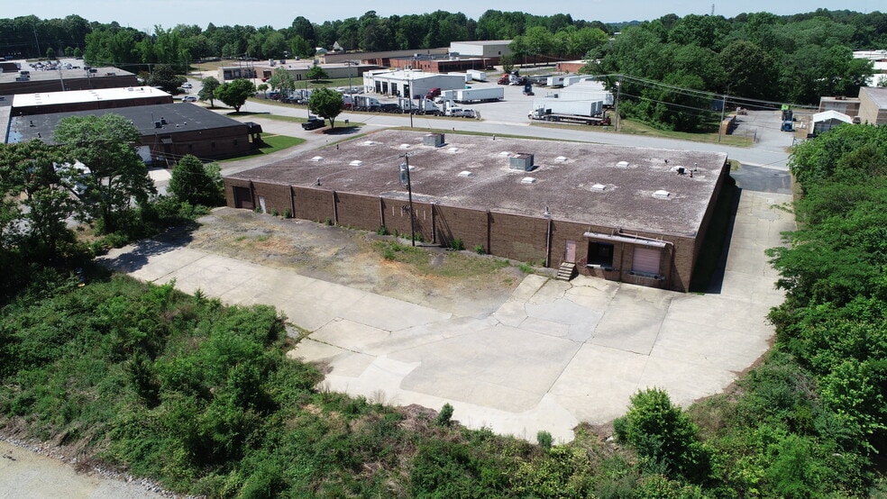 More Photos Of 2005 Fulton Pl, High Point Warehouse For Lease