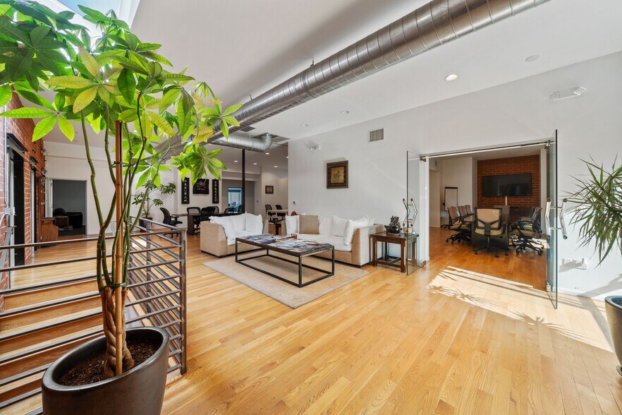 More Photos Of 11333 Iowa Ave, Los Angeles Loft Creative Space For Sale
