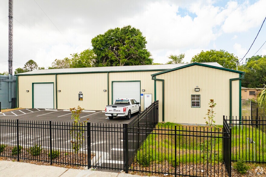 More Photos Of 2820 N 34th St, Tampa Flex For Lease