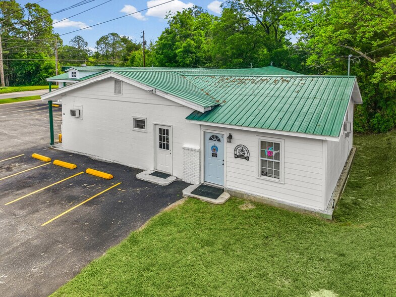 More Photos Of 450 Stephens St, Rochelle Storefront Retail Office For Sale