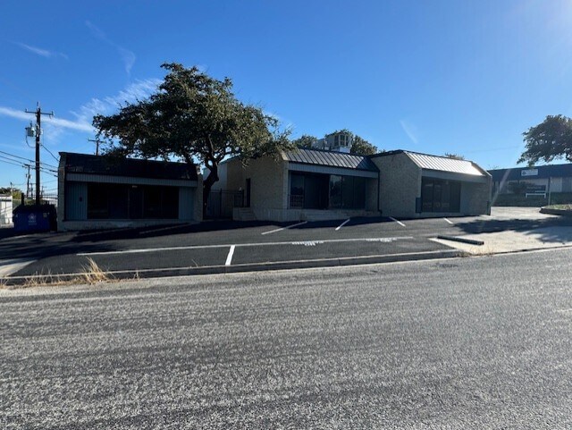 More Photos Of 11901 Warfield St, San Antonio Light Manufacturing For Sale