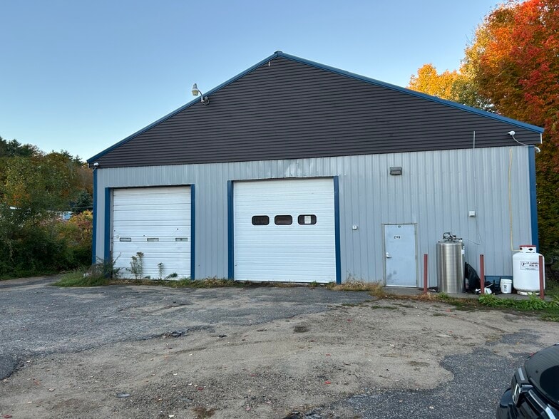 More Photos Of 29 Main St, Limerick Service For Sale