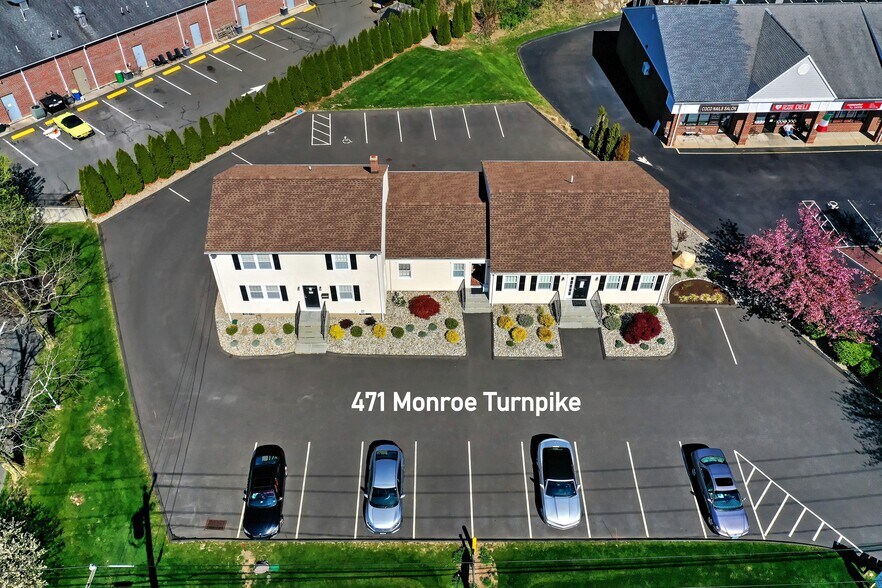 More Photos Of 471 Monroe Tpke, Monroe Medical For Lease