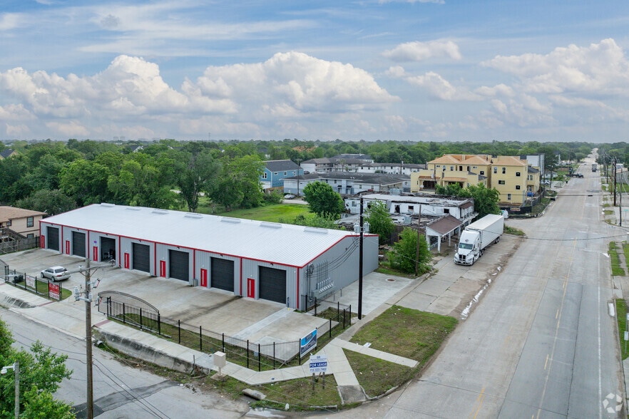 More Photos Of 6821 Allegheny St, Houston Warehouse For Lease