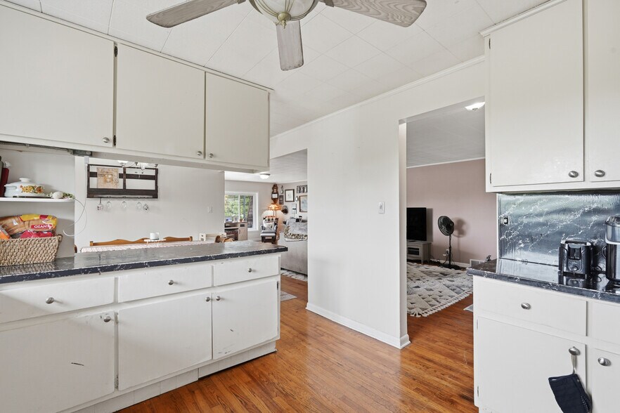 More Photos Of 23589-23593 Van Born Rd, Taylor Freestanding For Sale