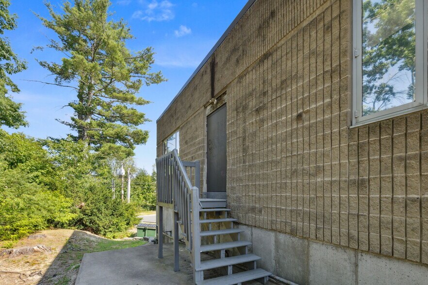 More Photos Of 175 Amherst St, Nashua Freestanding For Lease