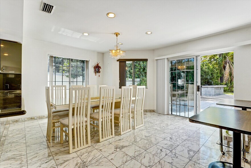 More Photos Of 4623 Hayvenhurst Ave, Encino Apartments For Sale