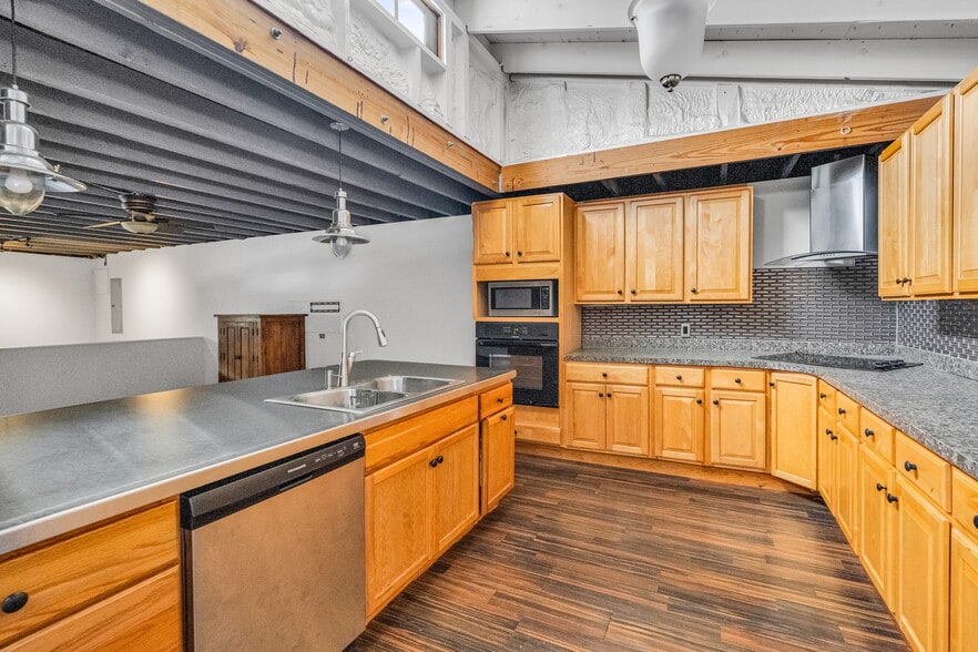 More Photos Of 1425 Walnut St, Jacksonville Freestanding For Sale