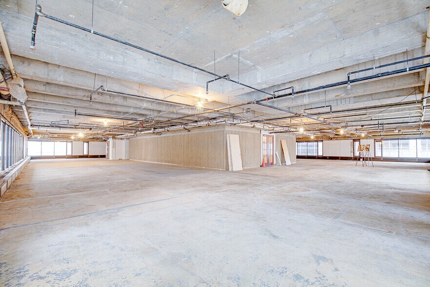 More Photos Of 55 W Wacker Dr, Chicago Office For Sale