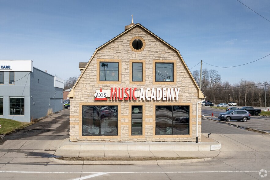 More Photos Of 33030 Northwestern Hwy, West Bloomfield Freestanding For Sale