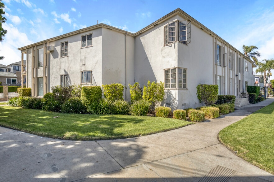 More Photos Of 1655 Carmona Ave, Los Angeles Multifamily For Sale