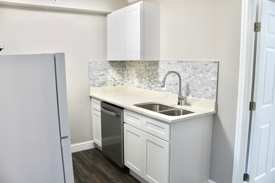 More Photos Of 5519 Highway 153, Hixson Storefront Retail Office For Sale