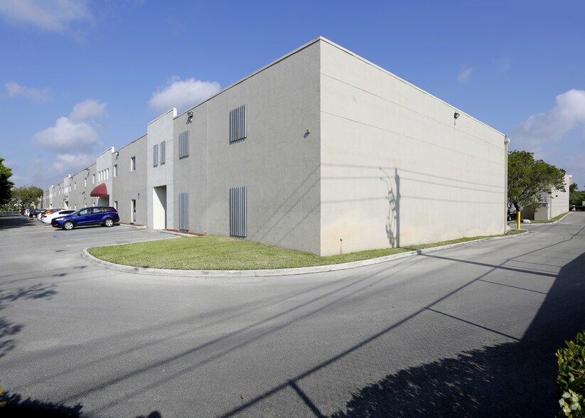 More Photos Of 3505-3591 NW 82nd Ave, Doral Warehouse For Lease