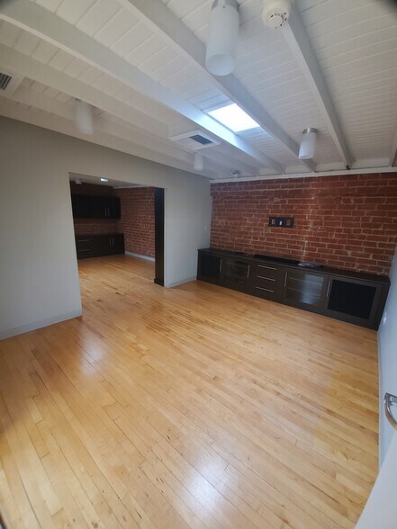 More Photos Of 4716 Vineland Ave, North Hollywood Loft Creative Space For Lease