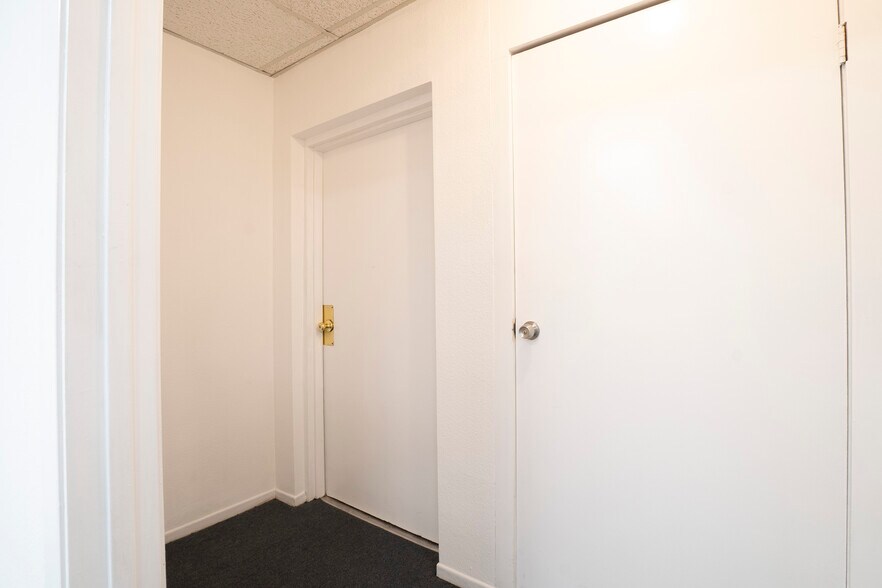 More Photos Of 5435 Cahuenga Blvd, North Hollywood Office For Sale