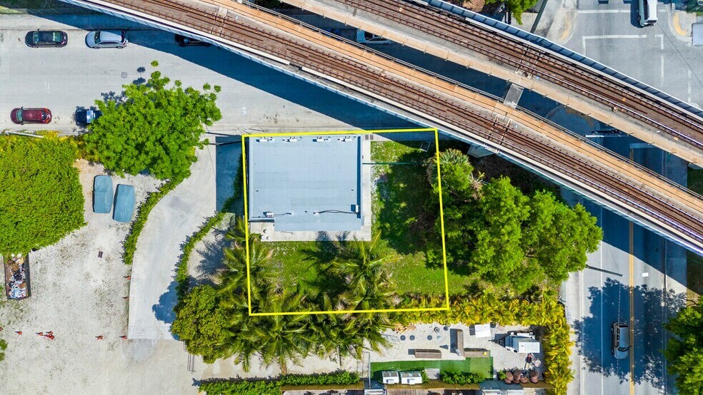 More Photos Of 216 NW 11th St, Miami General Retail For Lease