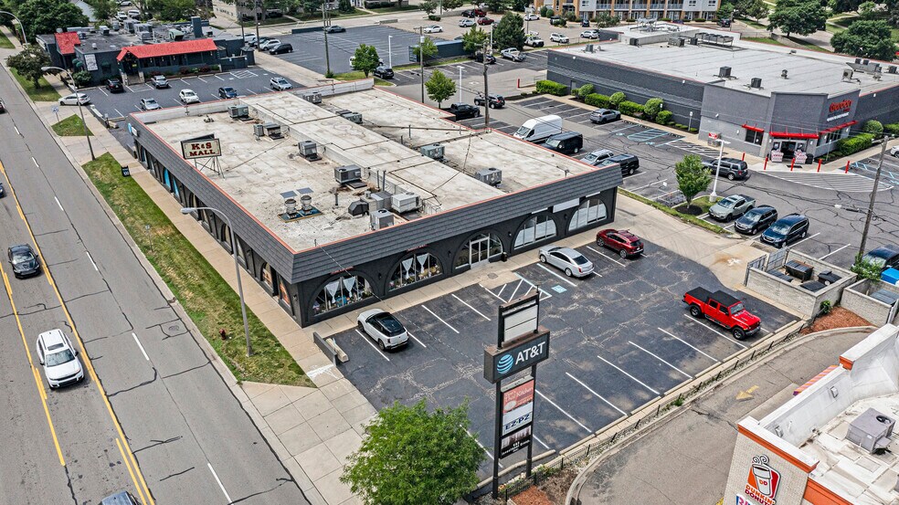 More Photos Of 1800 W 14 Mile Rd, Royal Oak Freestanding For Lease
