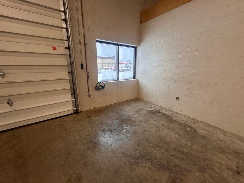 More Photos Of 3408 Busch Dr SW, Grandville Manufacturing For Sale