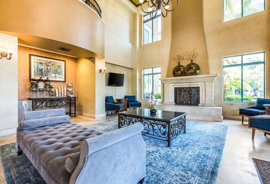 More Photos Of 631 Camino del Rio S, San Diego Hotel For Sale