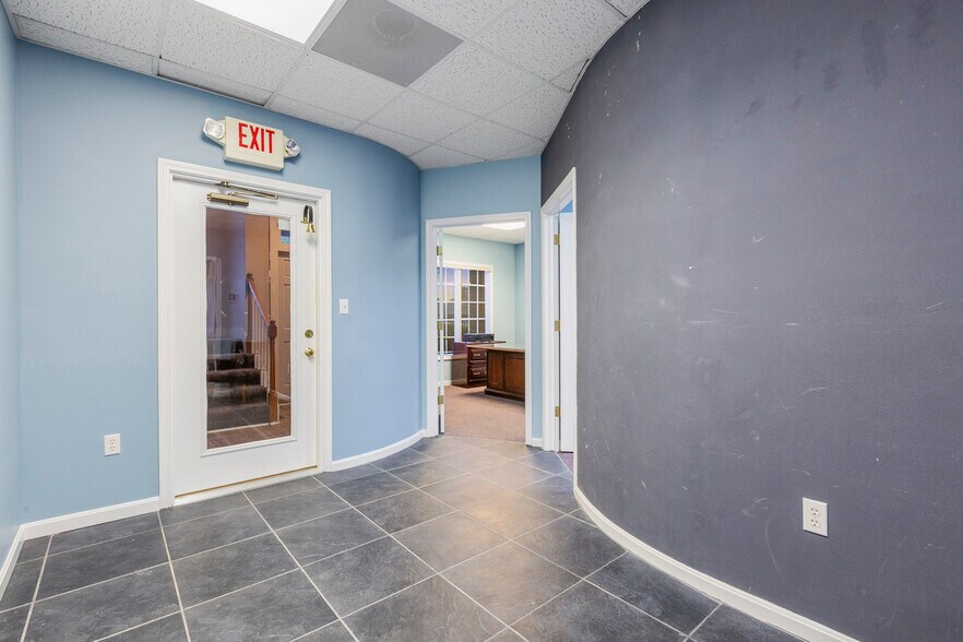 More Photos Of 3044 Breckenridge Ln, Louisville Office Residential For Sale