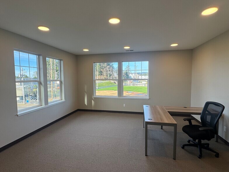 More Photos Of 2210 NE 22nd St, Lincoln City Office For Lease