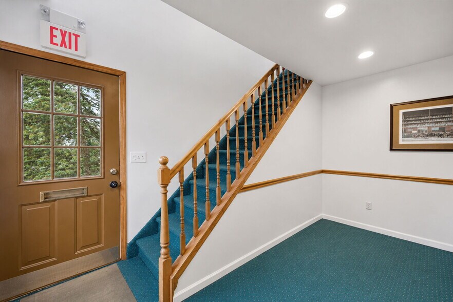 More Photos Of 147 N Ocean Ave, Patchogue Office For Sale